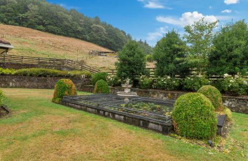 Rotorua Villa | skyline mountain view Lodge up to 16 people