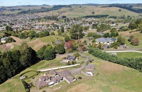 Rotorua Villa | skyline mountain view Lodge up to 16 people