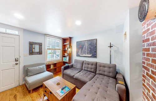 Historic District House | Skyline Sanctuary