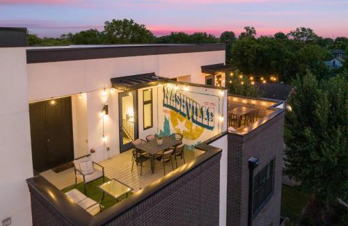 McFerrin Park House | Skyline Soundhouse by AvantStay Rooftop Deck Game Room near East Nashville Broadway