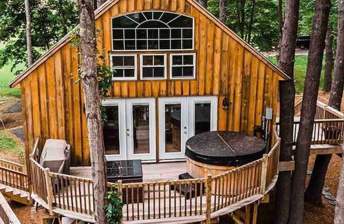 Belgrade House | Skyview Treehouse-amazing Views Of Belgrade Stream