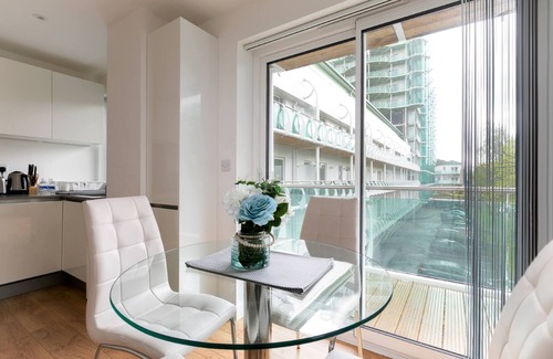 Grange Apartment | Skyvillion 1bed Enfield Flat W balcony & parking