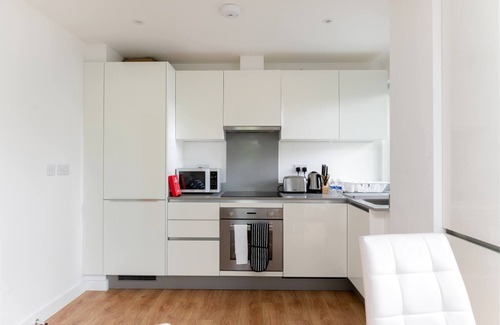 Grange Apartment | Skyvillion 1bed Enfield Flat W balcony & parking