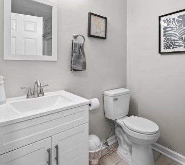 Stockbridge House | Sleek 3 BR home with self check in Private!