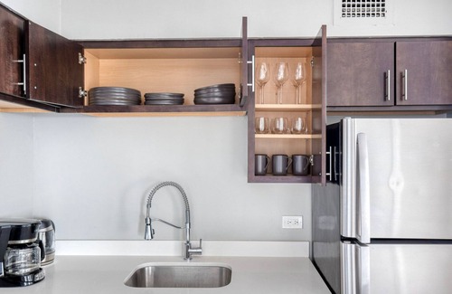 Edgewater Beach Apartment | Sleek Edgewater 1BR w/Gym, Deck & Lounge, nr L, by Blueground