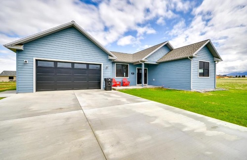 Red Lodge House | Sleek Red Lodge Home Rental with Private Hot Tub!