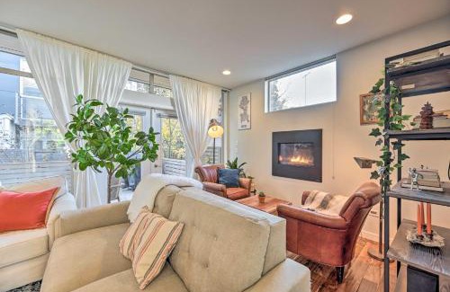 North Queen Anne House | Sleek Seattle Home with Rooftop Patio and Views!