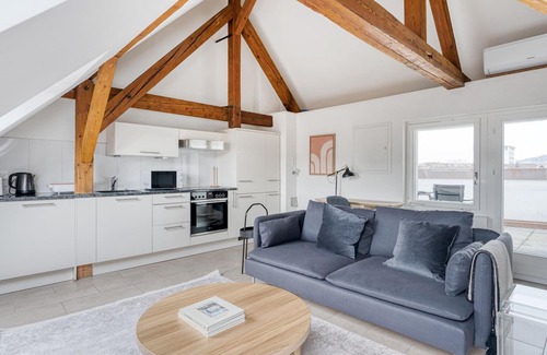 Sihlfeld Apartment | Sleek Wiedikon 2.5 Room w/Storage, 2 mins to local market, by Blueground