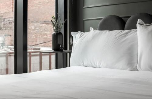 Historic Ybor Apartment | Sleek Ybor Studio Free Parking Minutes to DT