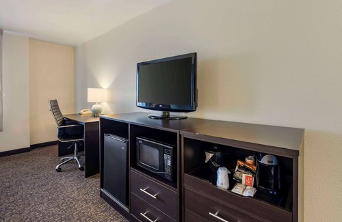 Huntsville Hotel | Sleep Inn & Suites Huntsville near U.S. Space & Rocket Center