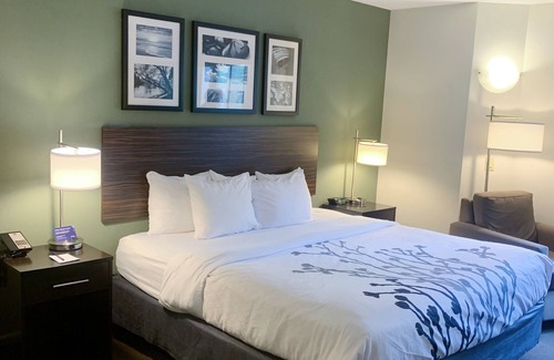 Queensbury Hotel | Sleep Inn & Suites Queensbury - Lake George