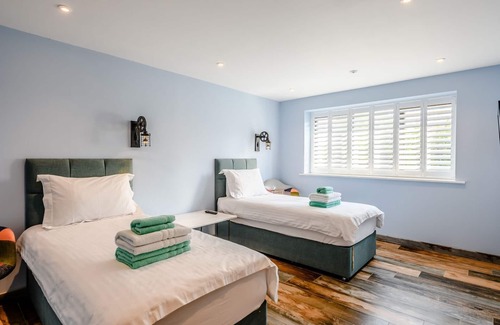 Ipswich Cottage | Sleeping up to six guests, this luxurious holiday home is situated in Hadleigh, Suffolk.