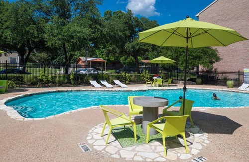 Windsor Park Apartment | Sleepover: Peaceful 1BD/1BA + Gym - Austin TX