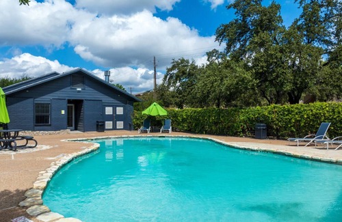 Windsor Park Apartment | Sleepover : Peaceful 1BD/1BA + Gym - Austin TX