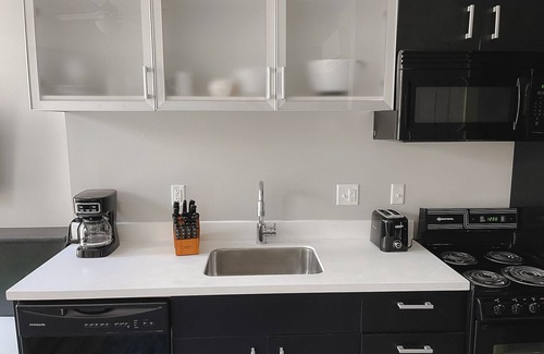 Springfield Apartment | Sleepover: Rare Studio - Downtown Springfield