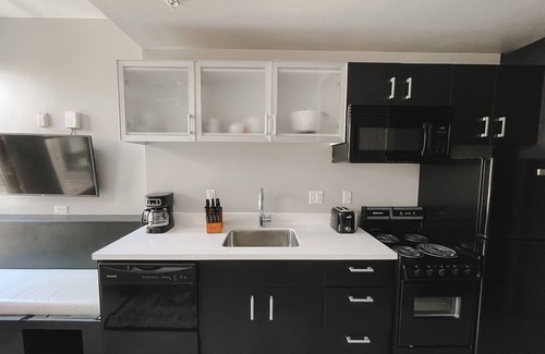 Springfield Apartment | Sleepover: Rare Studio - Downtown Springfield