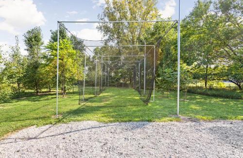 Westfield House | Sleeps 12, Indoor and Outdoor Theaters, Batting Cage, & Games!