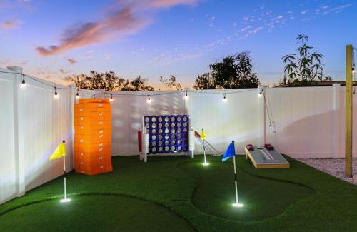 Palma Sola House | Sleeps 16 Heated Pool Hot Tub Fire Pit Putt Putt