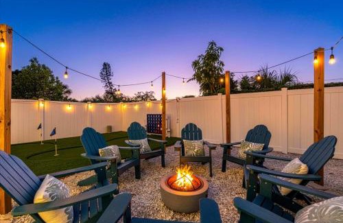 Palma Sola House | Sleeps 16 Heated Pool Hot Tub Fire Pit Putt Putt