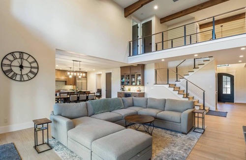 Sunriver House | Sleeps 18 | 7 bed, 7.5 bath | EV | Hot tub | SHARC