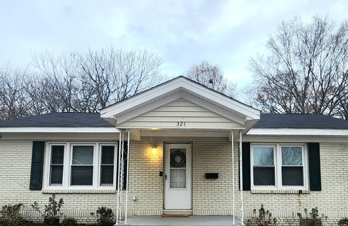 Fort Mill Apartment | Sleeps 6/Smart TVs/Fenced Backyard/Self Check-In/Private Office