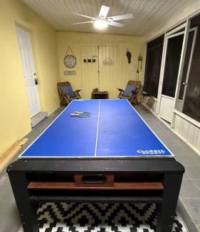 Cocoa Beach House | Sleeps 8 1k 2Q 1T w pool hockey ping-pong