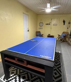 Cocoa Beach House | Sleeps 8 1k 2Q 1T w pool hockey ping-pong