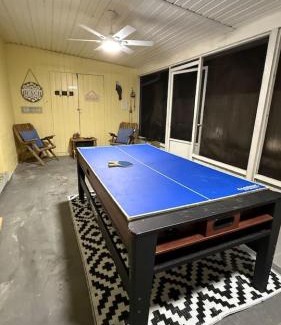 Cocoa Beach House | Sleeps 8 1k 2Q 1T w pool hockey ping-pong