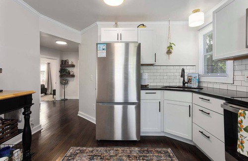 Lee's Summit House | Sleeps 8 KingBeds Walkable to Downtown Lees Summit