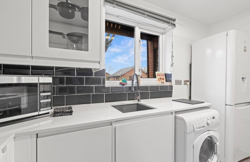 Poplar Apartment | Sleeps6 | 2Bedflat in Canary Wharf - Free Parking Available| SquidGame Theme