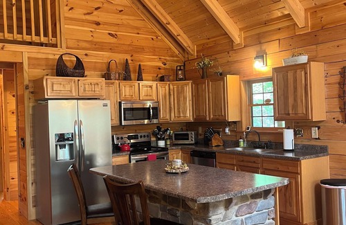 Berkeley Springs Cabin | Sleepy Creek Cabin-High Speed Internet, Firepit, Screened in Porch