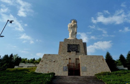 Haskovo Apartment | Small APARTMENT for TWO close to Virgin Mary Statue