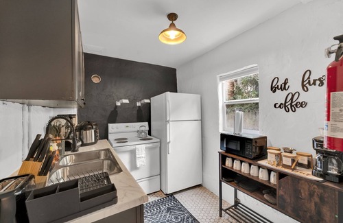 Pinewood Park Apartment | Small but cozy and stocked - Osprey Park