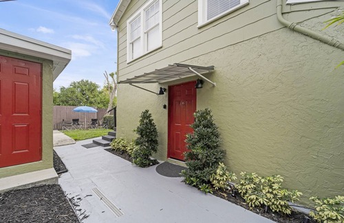 Pinewood Park Apartment | Small but cozy and stocked - Osprey Park