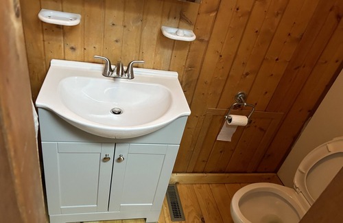 Walworth Apartment | Small studio pets ok. It’s beautiful just small