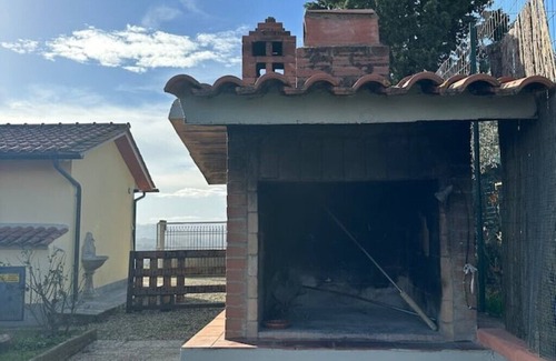 Terranuova Bracciolini Villa | Small villa in the woods between Florence Arezzo and Siena