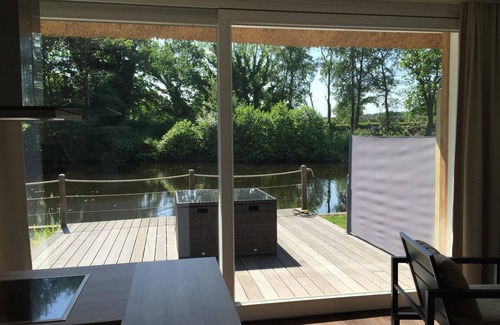 Bad Zwischenahn Apartment | SmartFewo: Sonnenglut | lake terrace | sauna