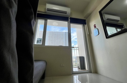 Sampaloc Condo | SMDC Breeze Condo w/Free Parking in Pasay-Philippines (near NAIA Terminals)