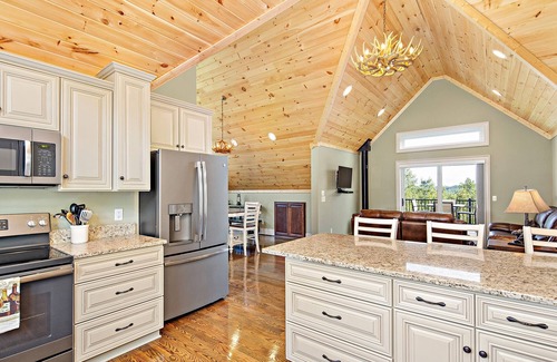 Lake Lure House | SMITH TREEHOUSE LAKE LURE: CLOSE TO ASHEVILLE AND TYRON WITH KILLER VIEWS