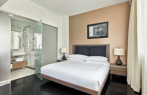Tribeca Hotel | Smyth Suite at Smyth Tribeca, Close to Brooklyn Bridge, Rockefeller Center!