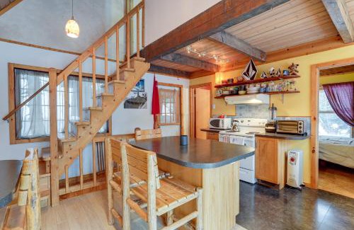 Snoqualmie Pass House | Snoqualmie Pass Cabin with Deck Walk to Ski Lift