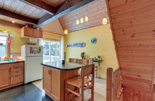 Snoqualmie Pass House | Snoqualmie Pass Cabin with Deck Walk to Ski Lift