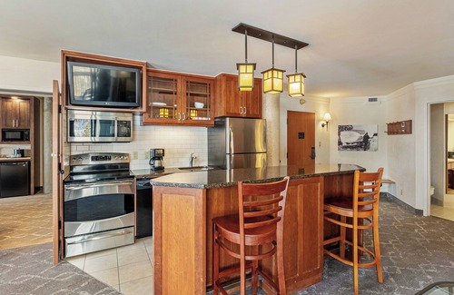 Salt Lake Mountain Resorts Resort | Snowbird's legendary Cliff Lodge lux ski in/out resort - Sleeps 10!