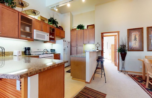 Mammoth Lakes House | Snowcreek V 1005 2 Bedroom Townhouse by RedAwning