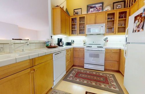 Mammoth Lakes Condo | Snowcreek V 760 Pet-Friendly, Amazing Mountain Views, Private 2 Car Garage, Washer Dryer by RedAwning