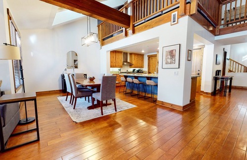 Mammoth Lakes Condo | Snowcreek VI The Lodges 1130 Pet-Friendly, Beautiful and Spacious, Garage and Washer Dryer by RedAwning