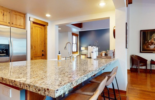 Mammoth Lakes Condo | Snowcreek VI The Lodges 1130 Pet-Friendly, Beautiful and Spacious, Garage and Washer Dryer by RedAwning