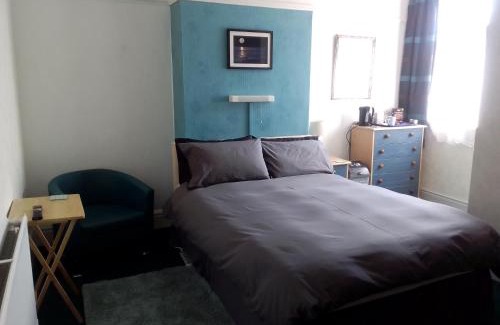 Rhyl House | Snowdon House Single rooms for solo travellers