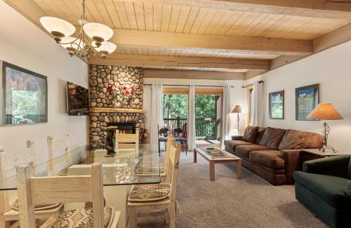 Warrior's Mark Apartment | Snowdrop 12 by Great Western Lodging
