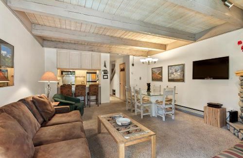 Warrior's Mark Apartment | Snowdrop 12 by Great Western Lodging